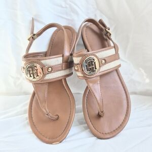 Tommy Hilfiger Shania Tan Leather Thong Sandals Cream Strap Gold Logo Size 6.5